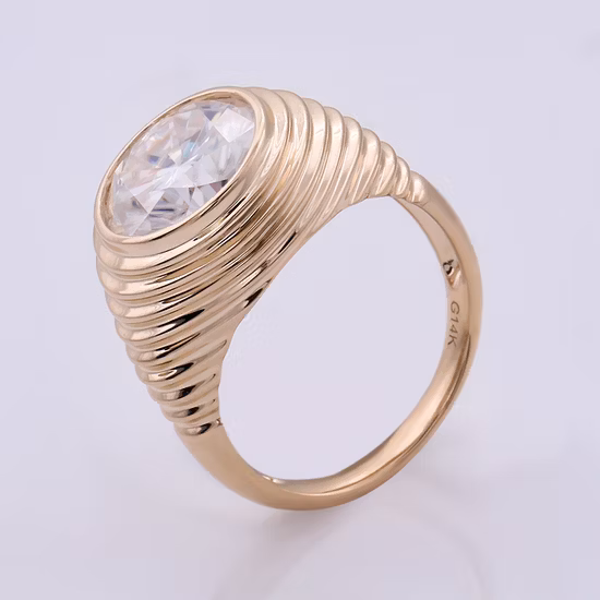 Nouveau Style Gracieux Ligne Lunette Réglage Or Blanc Or Jaune Hommes Bague avec 10mm Ronde Coupe Moissanite Anneaux pour Engegament